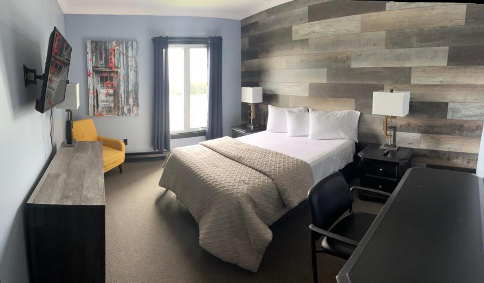 Acadian Hotel Stephenville Dış mekan fotoğraf